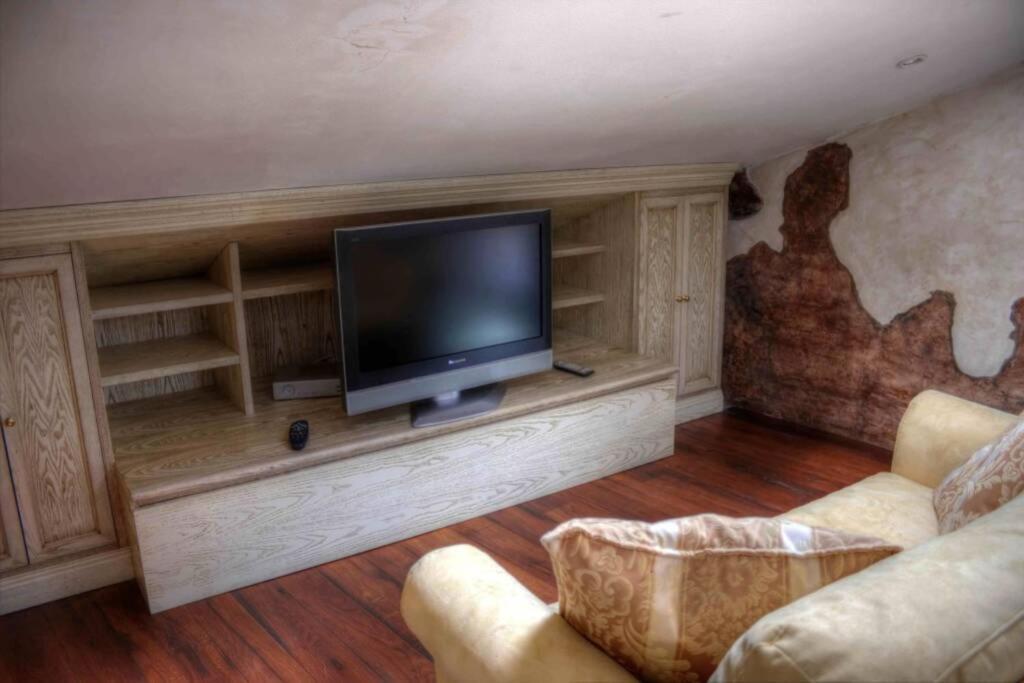 Santa Maria Ad Valetudinarium Apartment อับบาเดียซานซัลวาตอเร ภายนอก รูปภาพ