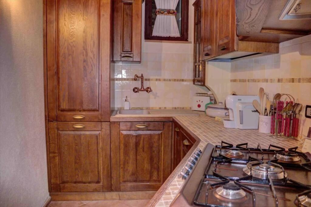 Santa Maria Ad Valetudinarium Apartment อับบาเดียซานซัลวาตอเร ภายนอก รูปภาพ